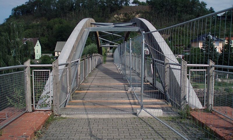 Blick auf die Stüzkower Brücke mit halbseitiger Absperrung