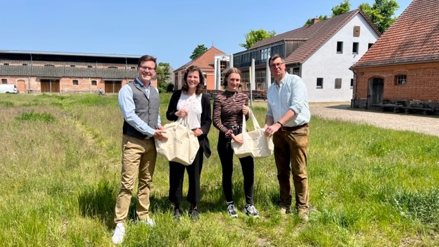 Frank Fichtelmann, Carlotta Priese, Ronja Voigt, Dirk Treichel, Commerzbank Praktikum, Arbeitsbeginn